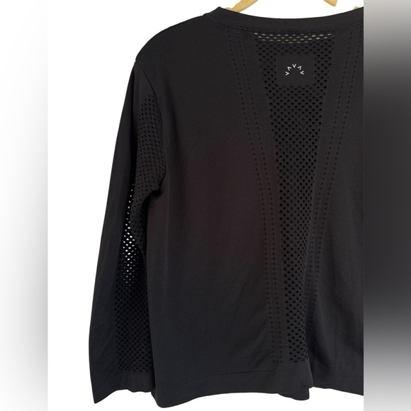 New Varley Black Long Sleeve Workout Top Activewear Yoga Running Gym Shirt S/M - Picture 5 of 7